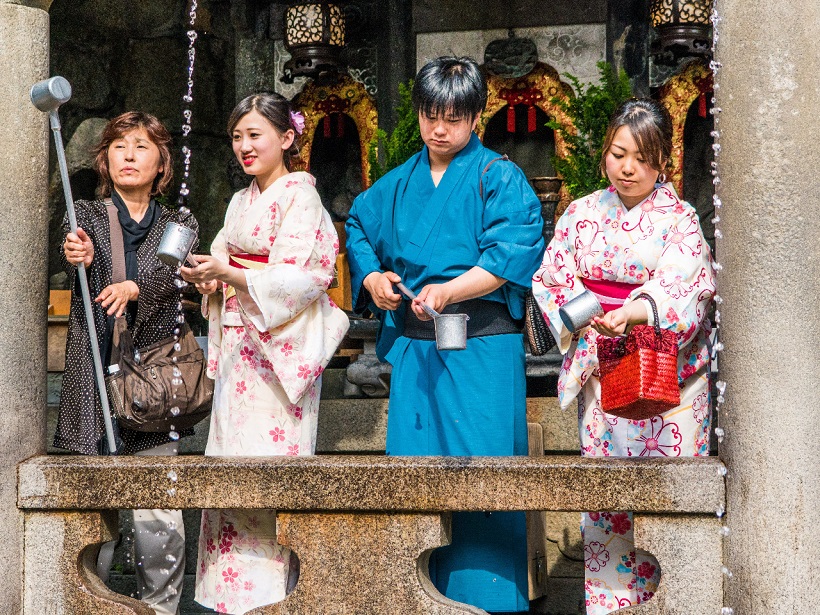 folk-costume-quiz-2-kimono-japan