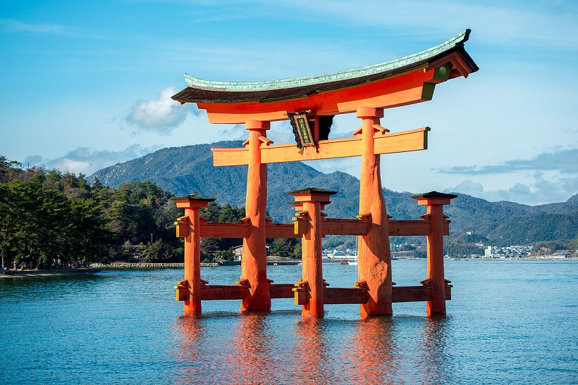 historical-landmarks-quiz-2-torii-Itsukushima-Gate-japan