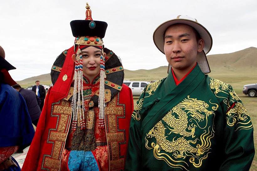 traditional-clothing-quiz-10-deel-Mongolia